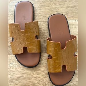 Like NEW Hermes Izmir Sandals EU38